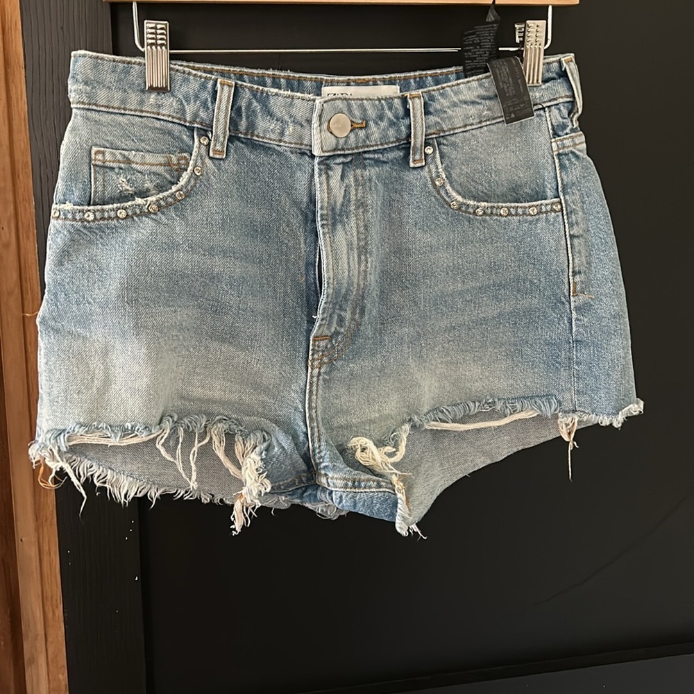 Zara Distressed Embellished High Rise Mom Short. Size S - Picture 2 of 10